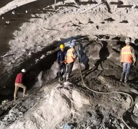 城北拱顶带模注浆料的施工流程及注意事项